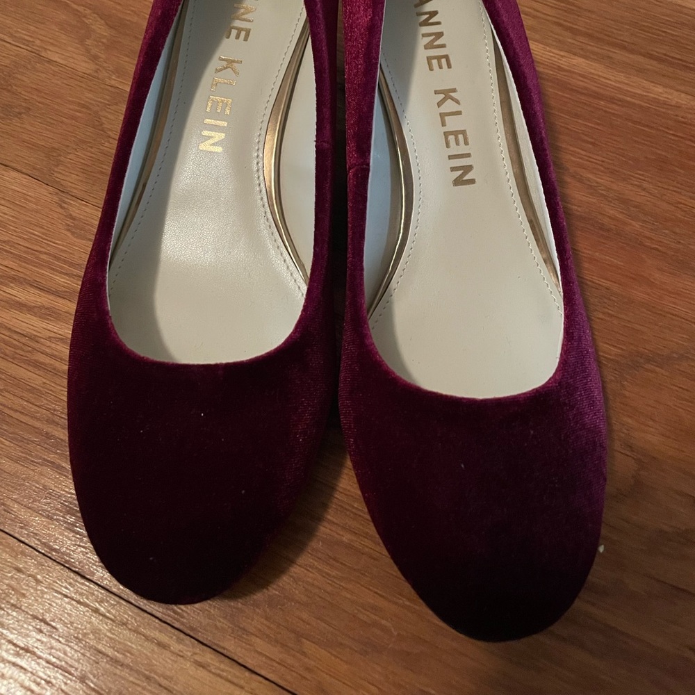 EUC Anne Klein heels size 9